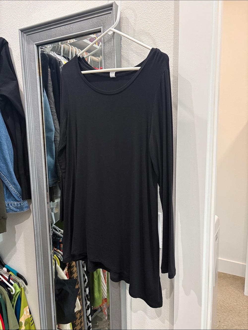 Old Navy Black Long Sleeve Scoop Neck Swing Top